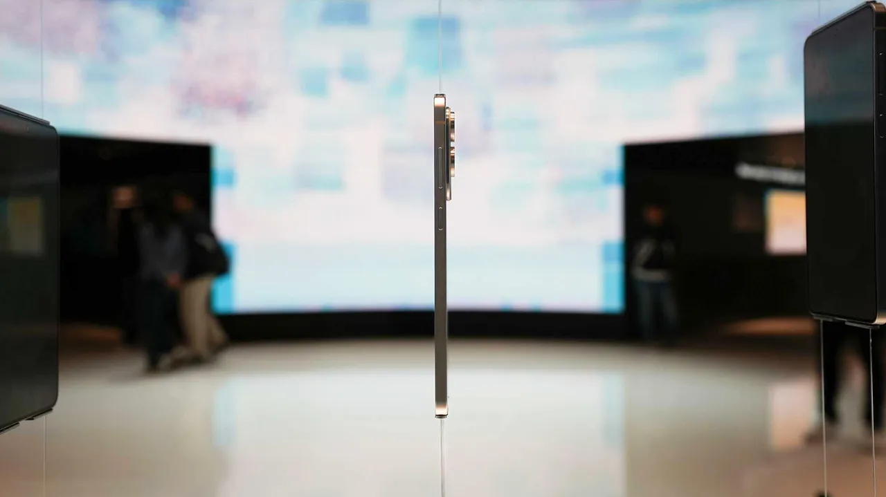 Samsung  Galaxy S25 Edge  MWC 2025,     