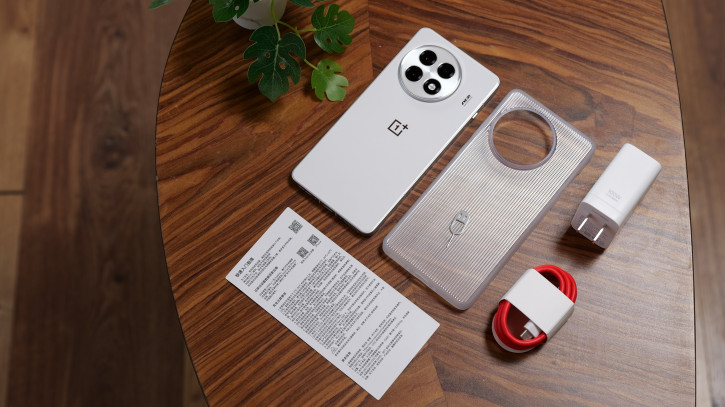  OnePlus Ace 5 Pro:  +   Elite!