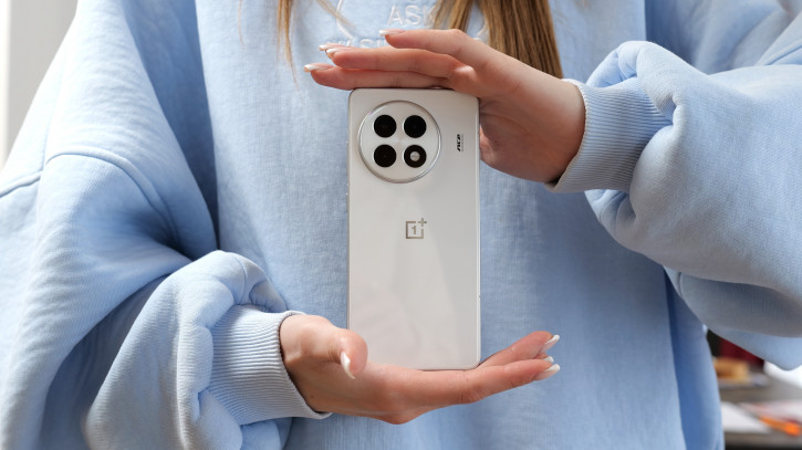  OnePlus Ace 5 Pro:  +   Elite!