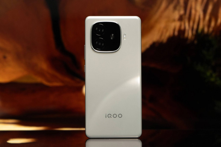    iQOO Z10    ,   