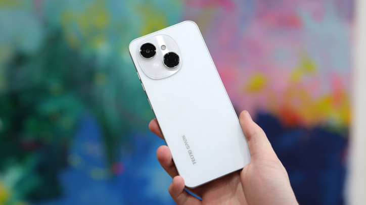  Tecno Spark Go 1:  
