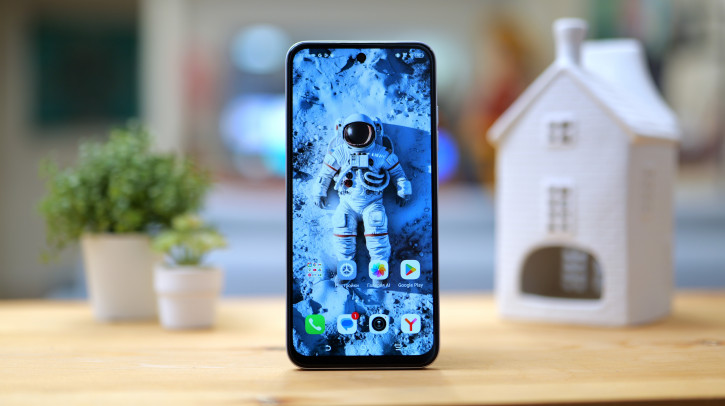  Tecno Spark Go 1:  