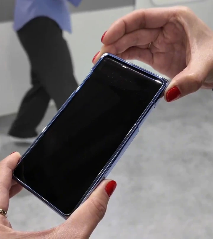 Samsung привезла на MWC 2026 смартфон с 5,1 экраном, увеличивающимся до 6,7