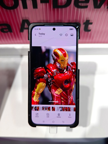 Vivo X300 Max? Не совсем! На MWC 2026 засветился Vivo X300s