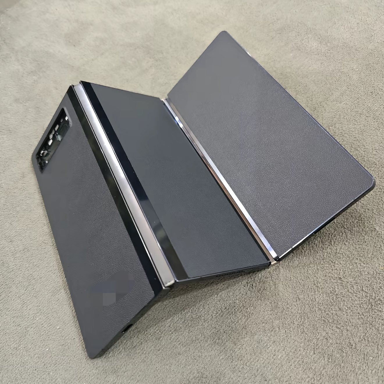 Xiaomi Mix TriFold? «Прототип» трикладушки засняли на фото