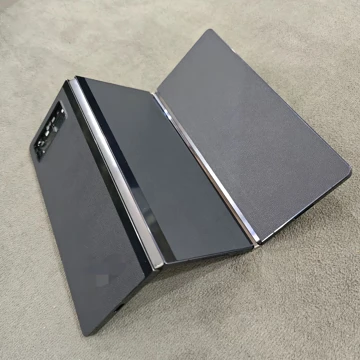 Xiaomi Mix TriFold? «Прототип» трикладушки засняли на фото