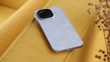 ВИДЕО: обзор iQOO 15R – герой автономности с начинкой для игр