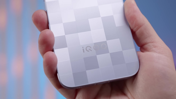 Обзор iQOO 15R: околокомпактный околофлагман