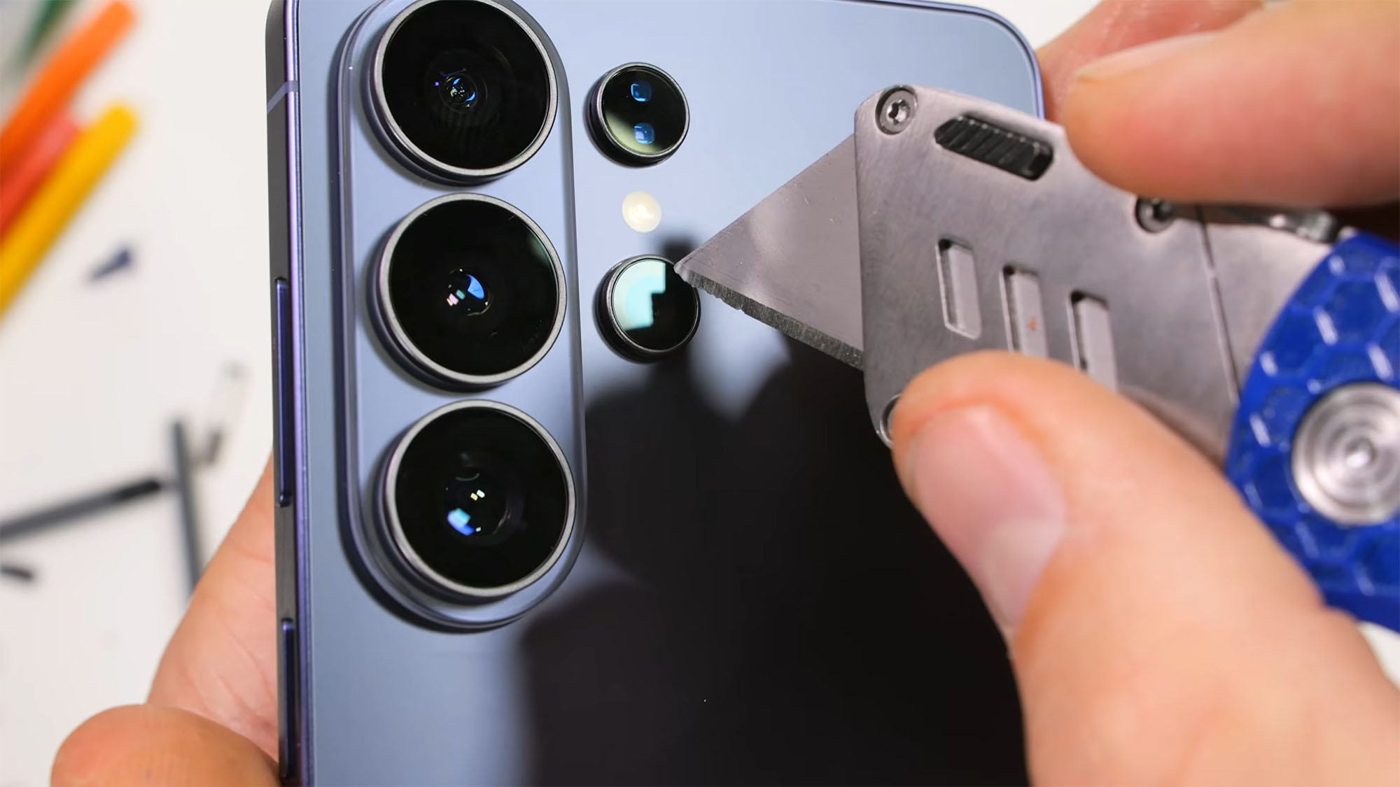 Samsung Galaxy S26 Ultra проверили в жестоких тестах на прочность