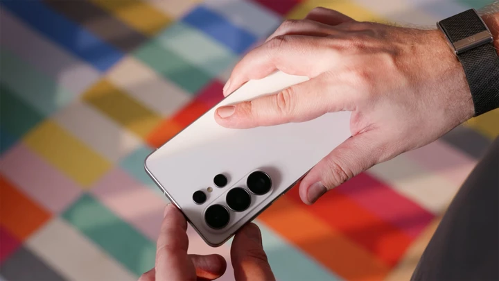 ВИДЕО: обзор Samsung Galaxy S26 Ultra – бочка мёда и Privacy Display