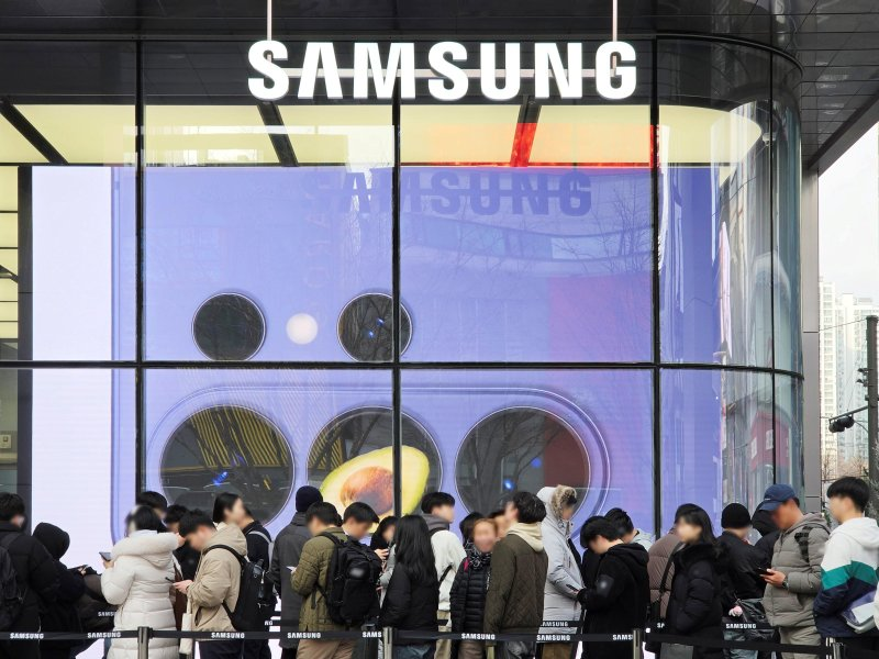 Samsung тихо перевела мобильный отдел в «кризисный режим»