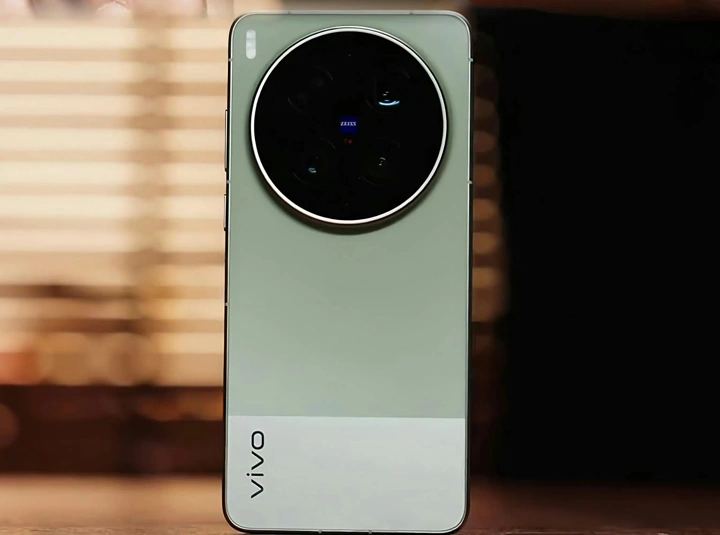 Vivo X300 Ultra показали вживую на фото и видео до анонса