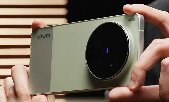 Vivo X300 Ultra показали вживую на фото и видео до анонса