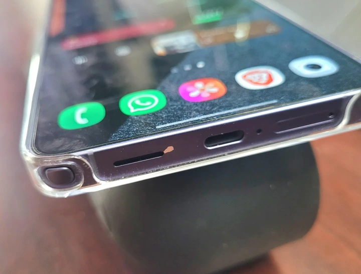 Владелец Samsung Galaxy S26 Ultra столкнулся со слезающей краской