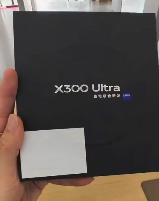 Распаковка Vivo X300 Ultra на видео до презентации: что в комплекте?
