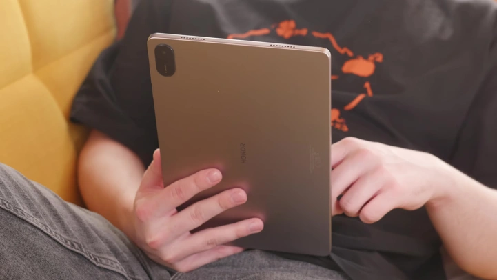 Обзор Honor Pad X8b: металлический планшет за копейки