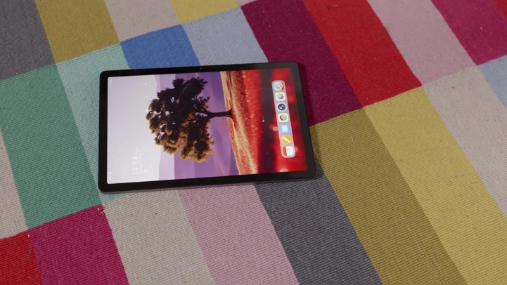 Обзор Honor Pad X8b: металлический планшет за копейки