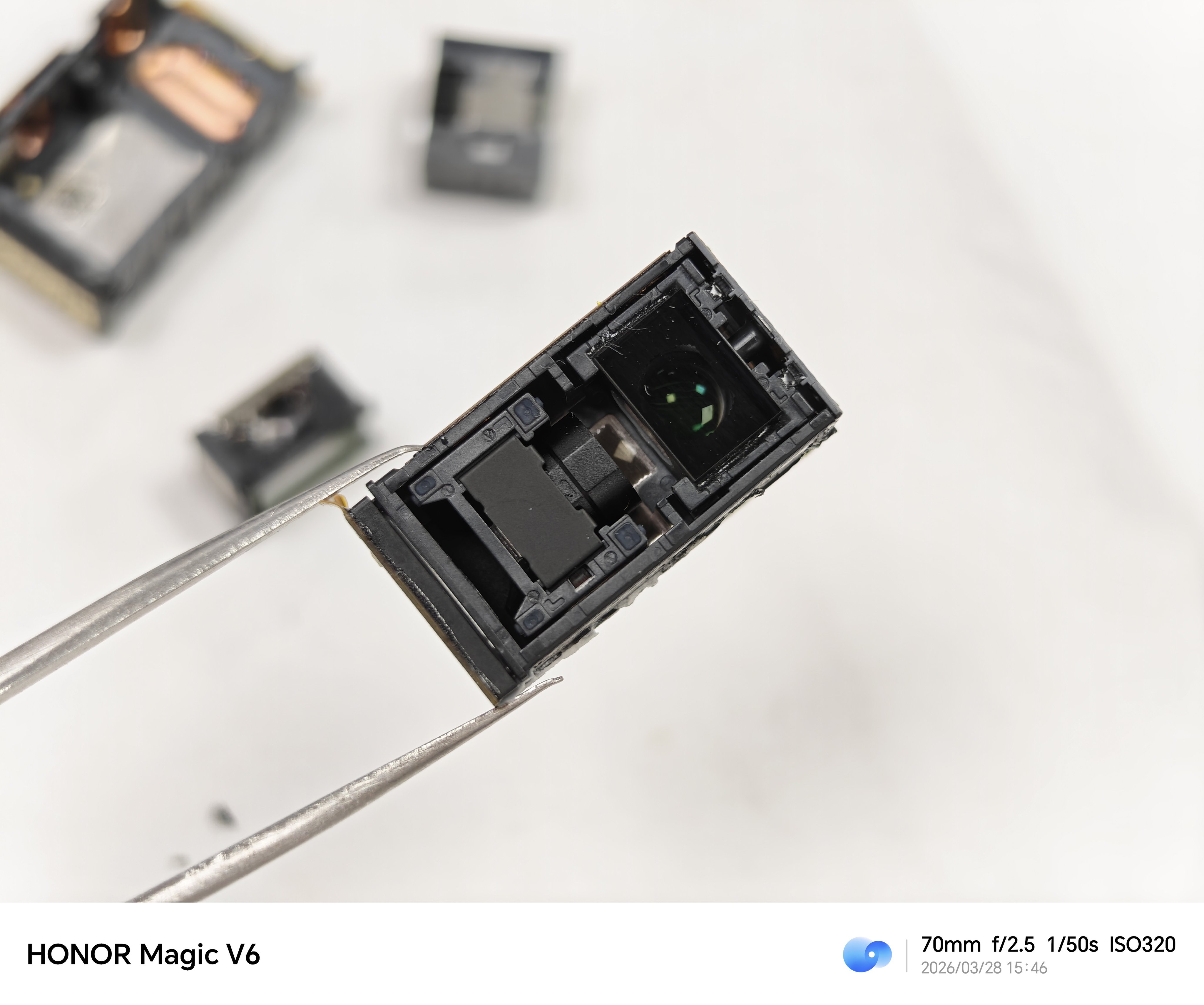 Перископ Xiaomi 17 Ultra разобрали на видео: как он устроен?