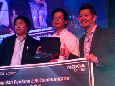 Первый коммуникатор Nokia E90 ушел с молотка за $5,000