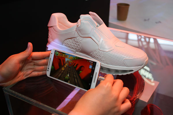 Lenovo Smart Shoes 2:     Subway Surfers ()