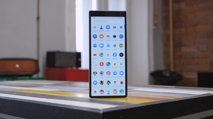   Sony Xperia 10 Plus: , , 