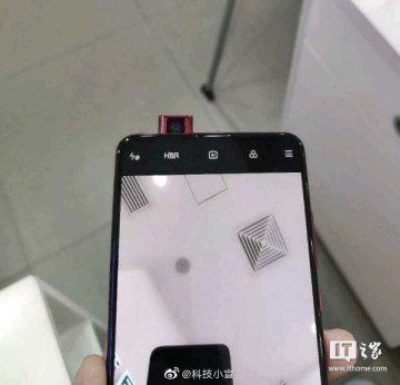Redmi K20 (Xiaomi Mi 9T) в красном цвете на живых фото