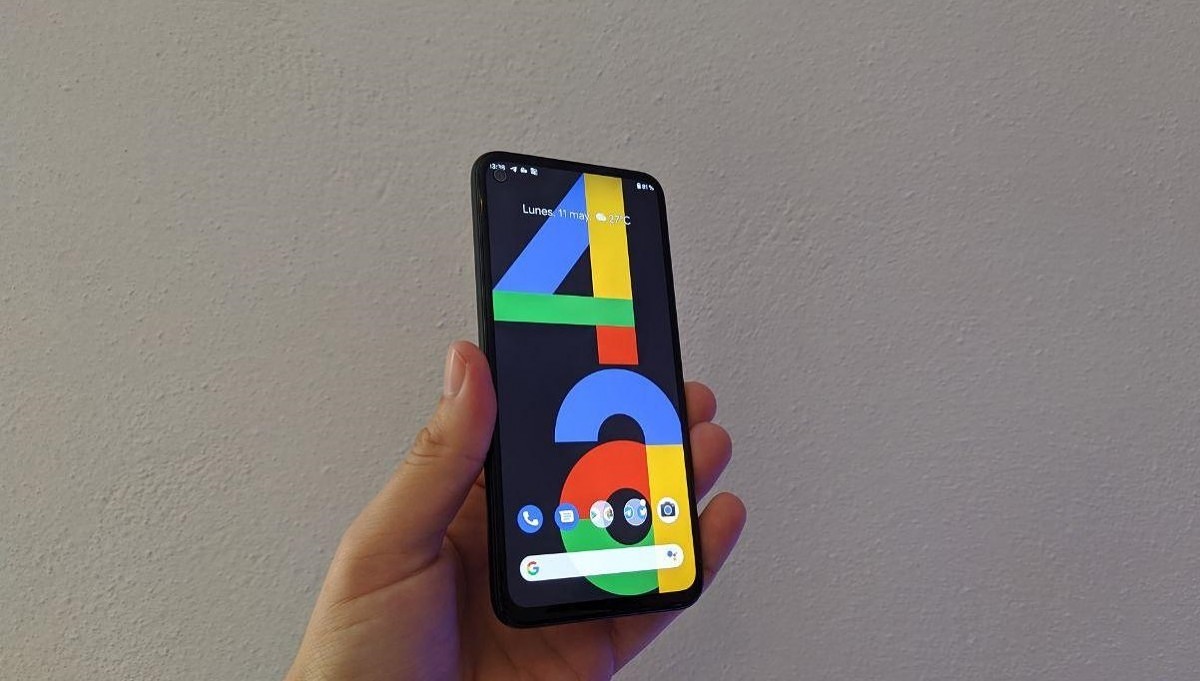 Позитивные обои Google Pixel 4a для скрытия фронталки [скачать]