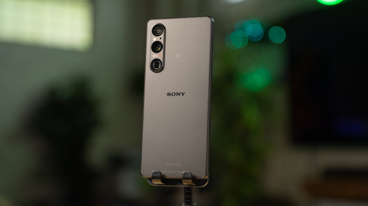 Sony Xperia 1 V во всех расцветках красуется на студийных фото