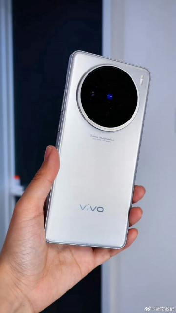 Vivo X100s в двух цветах на серии живых фотографий