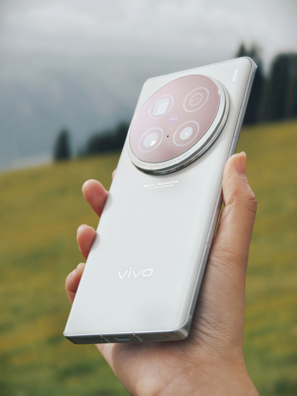 Vivo X100 Ultra во всех цветах красуется на студийных фото