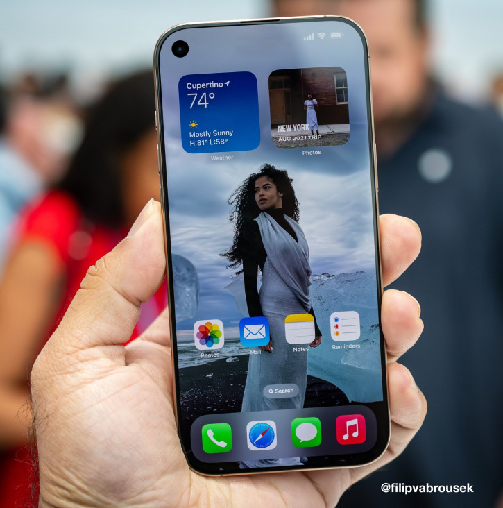   iPhone 18   :  ?