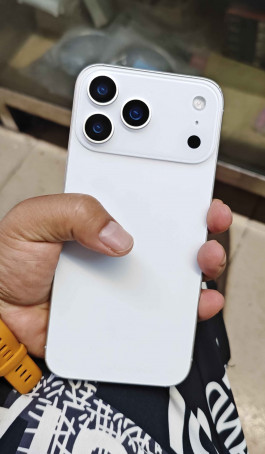Google высмеяла украденный у Pixel дизайн iPhone 17, но вышло плохо