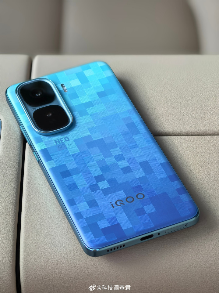 iQOO Neo 10 Pro+ красуется на студийных фото до презентации