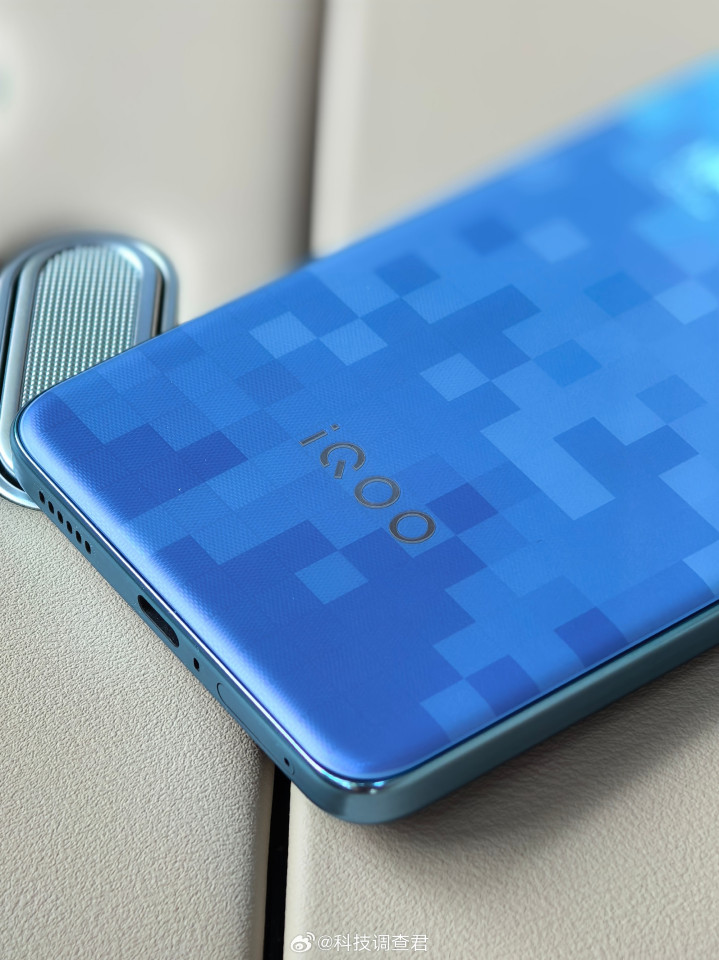 iQOO Neo 10 Pro+ красуется на студийных фото до презентации