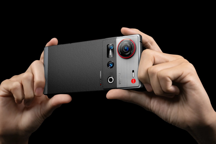 Nubia Z70S Ultra   :   