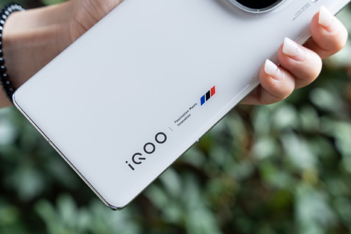 iQOO 15 Ultra      iQOO 12 Pro
