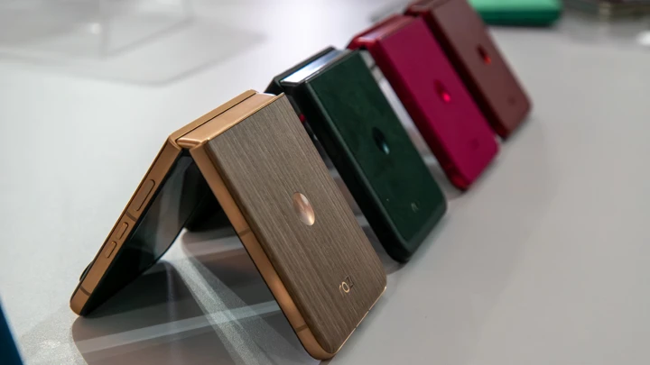 25% покупателей Motorola Razr Ultra переходят с iPhone