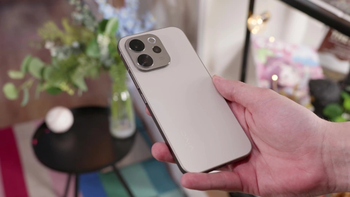 Обзор Vivo V70: лучшая камера до 30 000 рублей