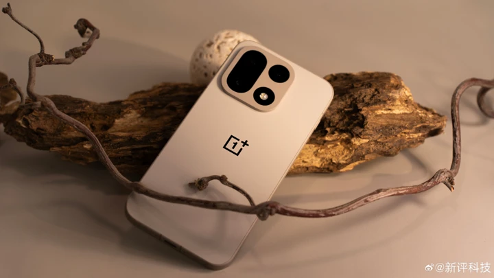 OnePlus 15 стал доступен дешевле 43 000 рублей на AliExpress