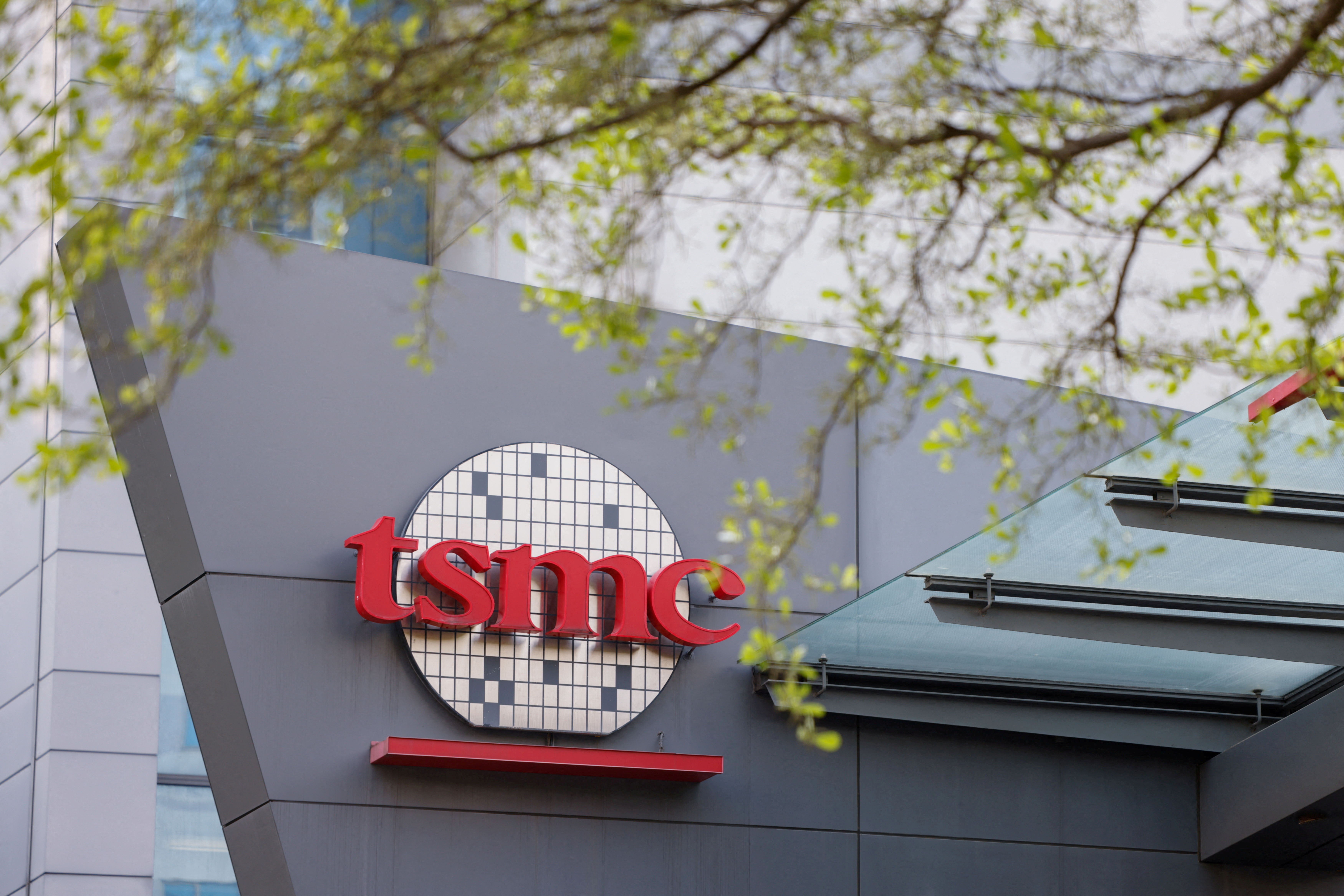 TSMC повысила прогноз по рынку чипов до 2030 года