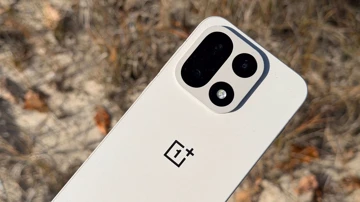 Витринные образцы OnePlus 15 и 15R заменяют в США на смартфоны Nothing
