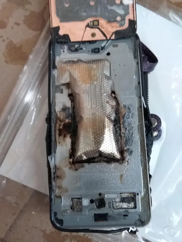 Samsung Galaxy S25 FE взорвался ночью у головы хозяйки