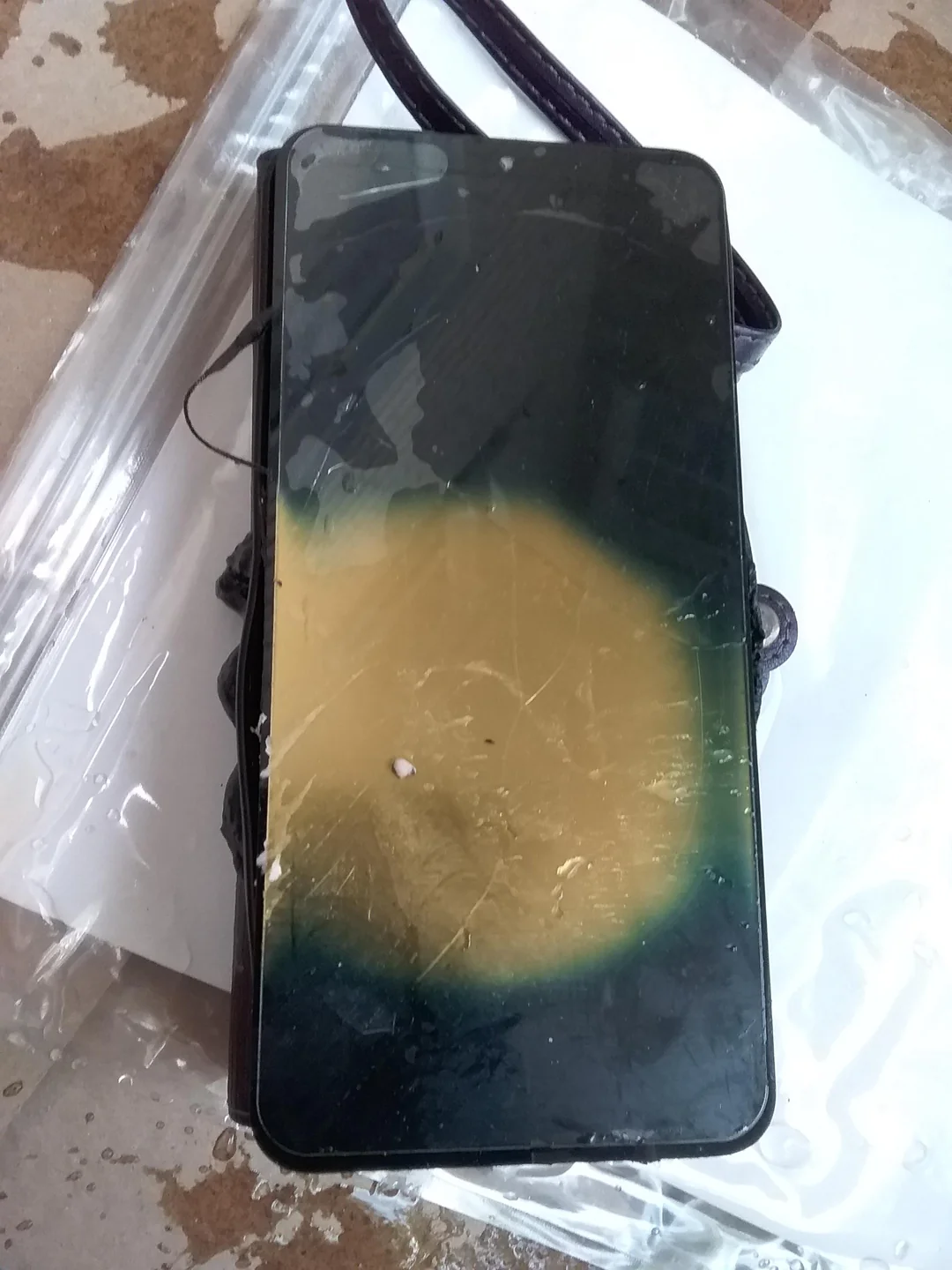 Samsung Galaxy S25 FE взорвался ночью у головы хозяйки