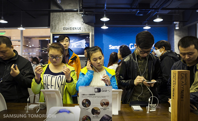 Samsung      Galaxy Lifestyle Store