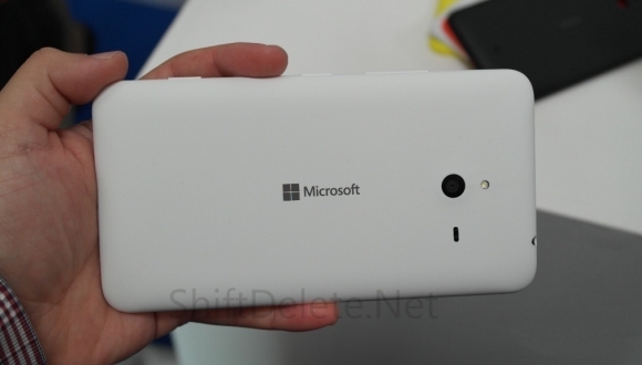 Microsoft Lumia 1330:   