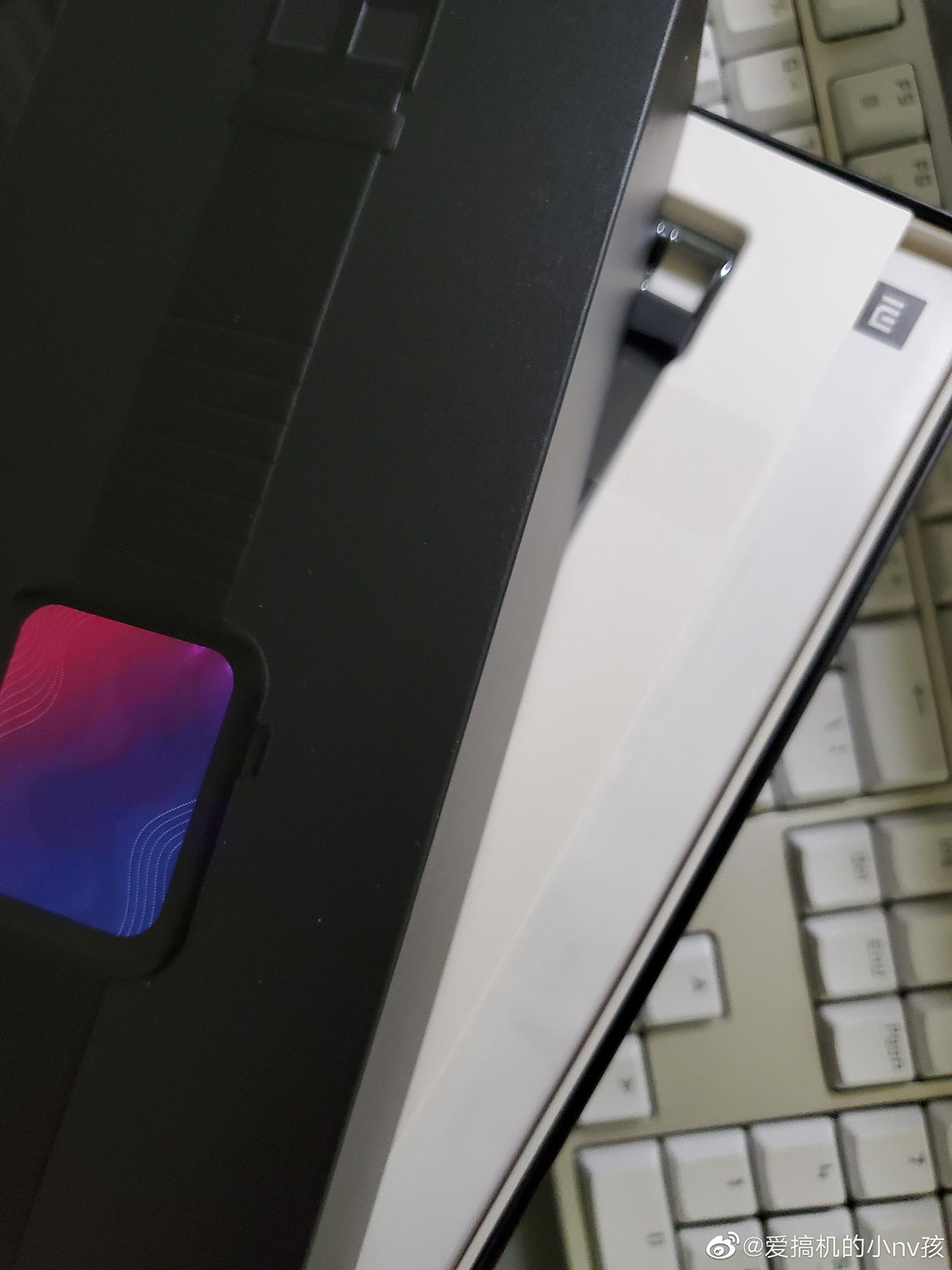 Xiaomi Mi Watch засветилиcь на фото в коробке накануне анонса
