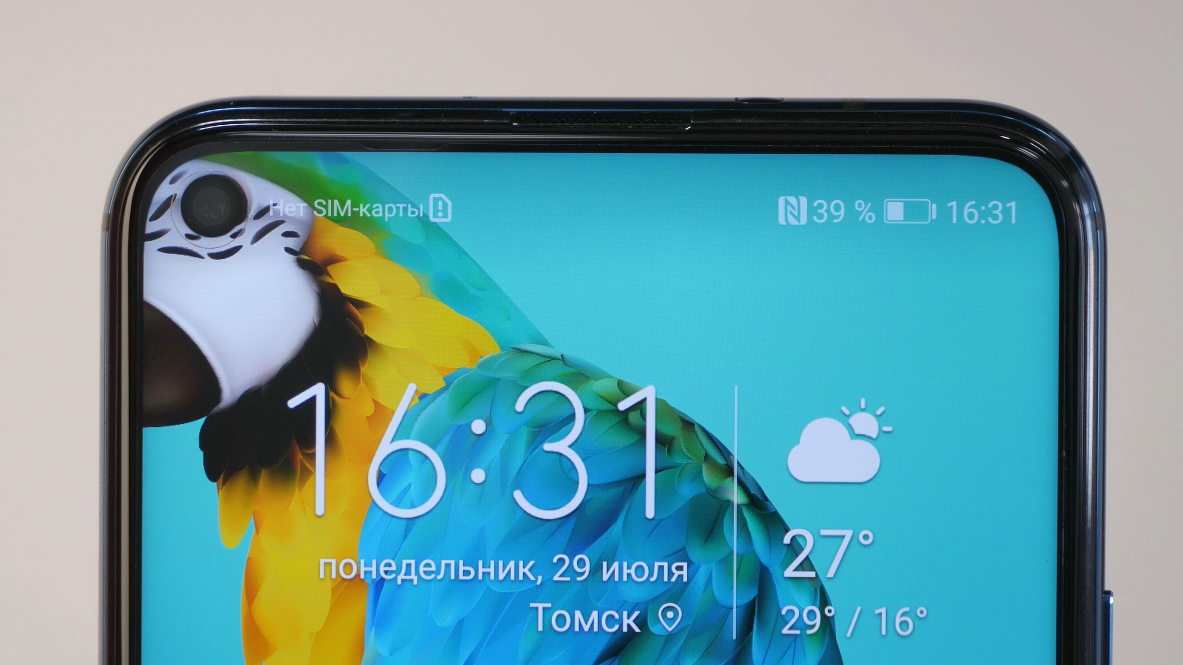 Обои с вырезом под камеру Honor