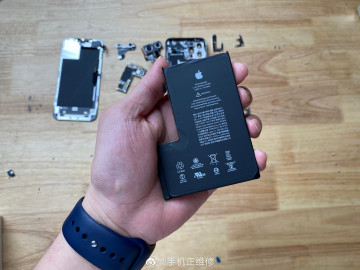   iPhone 12 Pro Max  :    3 