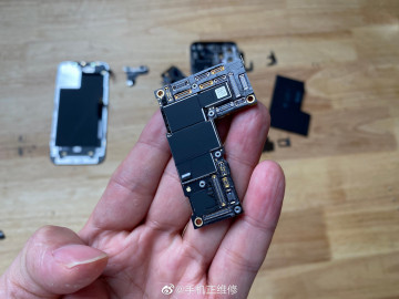  iPhone 12 Pro Max  :    3 