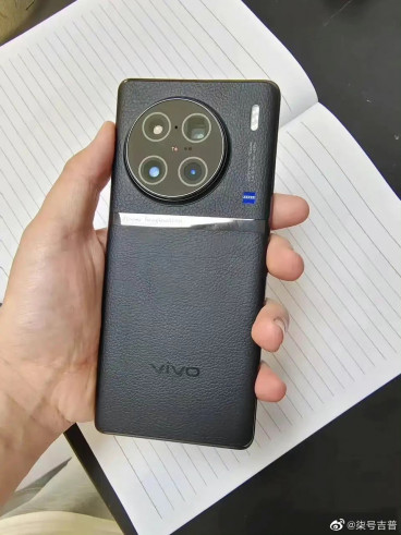 Чёрный Vivo X90 Pro+ впервые на живом фото за день до анонса
